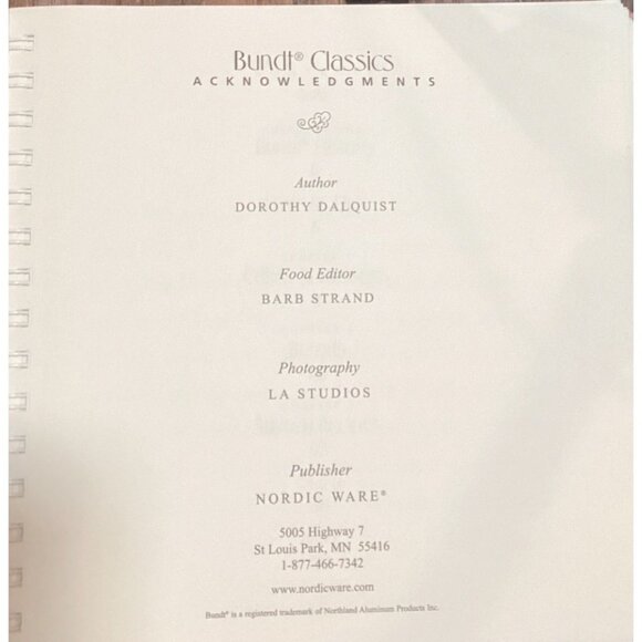 Bundt Classics Cookbook by Nordic Ware 150 Favorite & Unique Bundt Cake Recipes - Picture 3 of 4